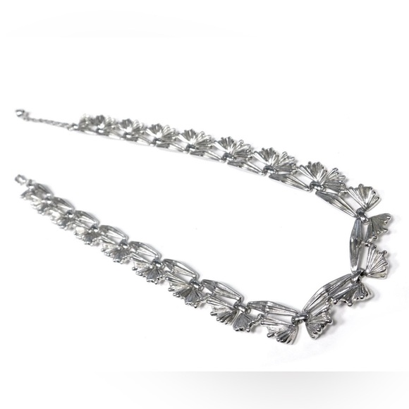 Vintage Crown Trifari Silvertone Statement 21.5” Necklace - SIGNED - Picture 6 of 6